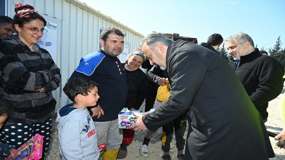 Bursa Büyükşehir Belediyesi, Hatay’da konteyner ev seferberliği başlattı