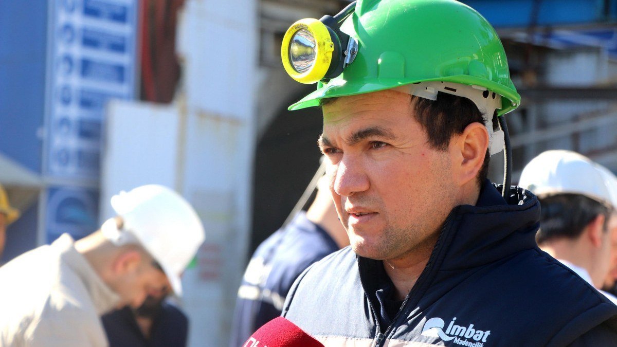 Gaziantep’te enkazda ailesini kaybetti! Kendisini kurtaran madenciye ‘Bana gözlük alır mısın’ diye sordu