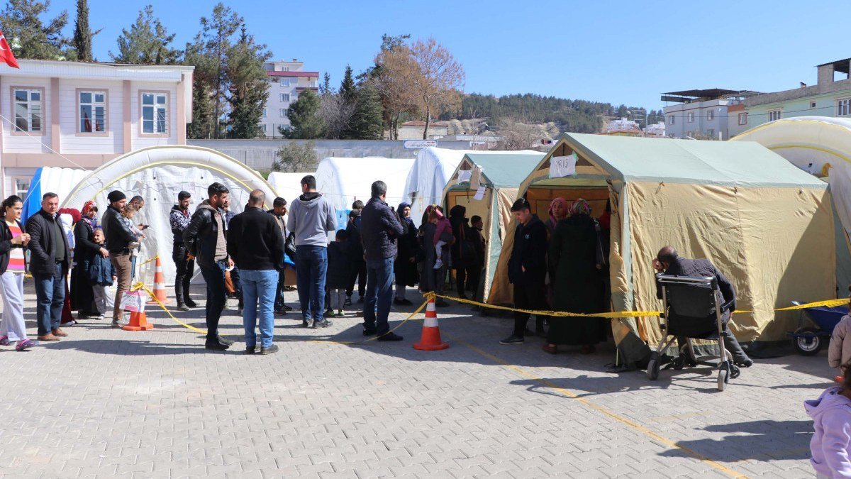 Japon ekip, Gaziantep’te sahra hastanesi kurdu
