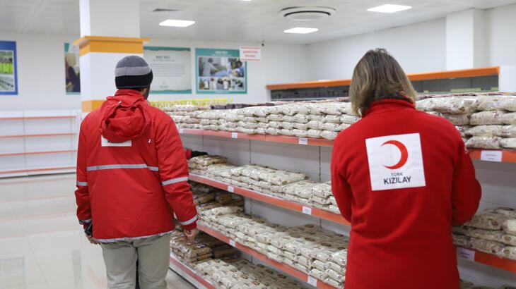 Kızılay, deprem bölgesindeki şehirlerde ücretsiz marketler açıyor