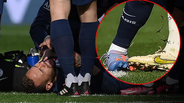 PSG-Lille maçında korkutan sakatlık! Neymar sahayı sedyeyle terk etti