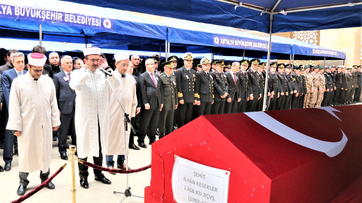 Antalya’da şehit karakol komutanı son yolculuğuna uğurlandı