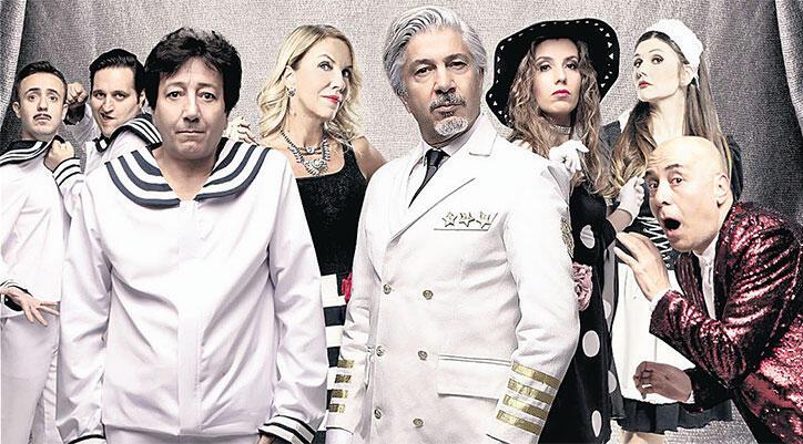 Uygur Kardeşler destek için sahnede