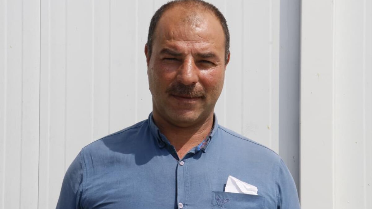 Adana’da düğün salonunda kalan depremzede aile konteyner kente yerleşti