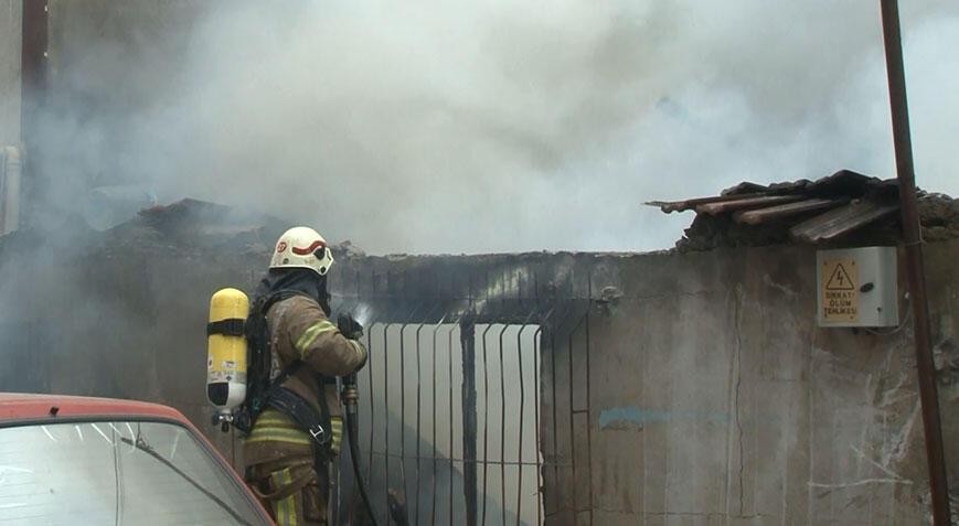 Arnavutköy’de korku dolu anlar! Gecekondu alev alev yandı