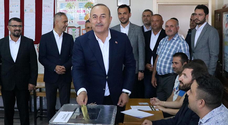 Dışişleri Bakanı Çavuşoğlu, oyunu Antalya’da kullandı