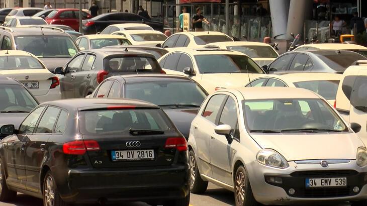 Bayram öncesi kiralık araçlara talep arttı; uzmanlardan dolandırıcılara karşı uyarı