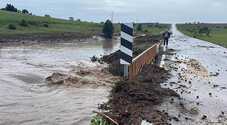 Eskişehir’de sağanak! Yıllardır akmayan dere taştı