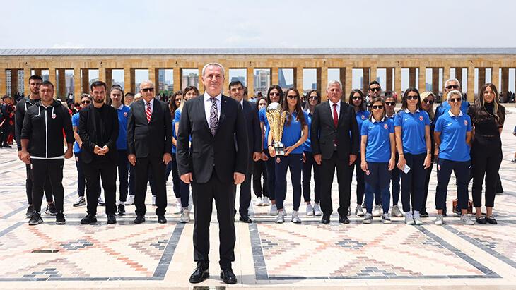 Kadınlar Futbol Süper Ligi şampiyonluk kupası Anıtkabir’de