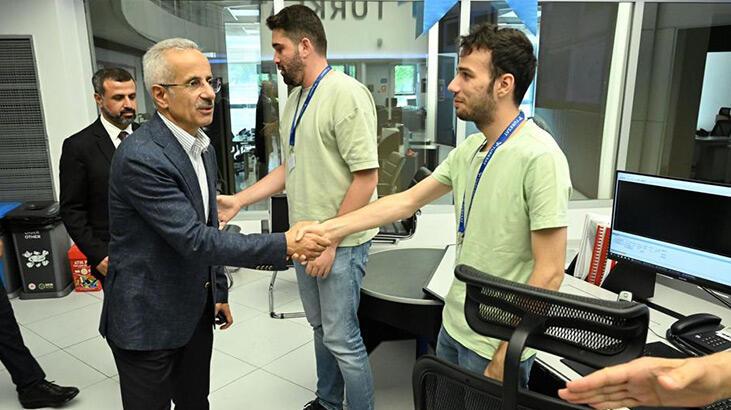 Bakan Uraloğlu’ndan, 15 Temmuz’da bombalanan Türksat’a ziyaret