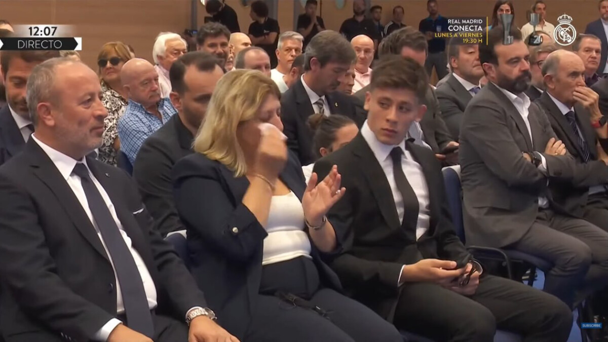 İmza töreninde Arda Güler’in annesi gözyaşlarını tutamadı