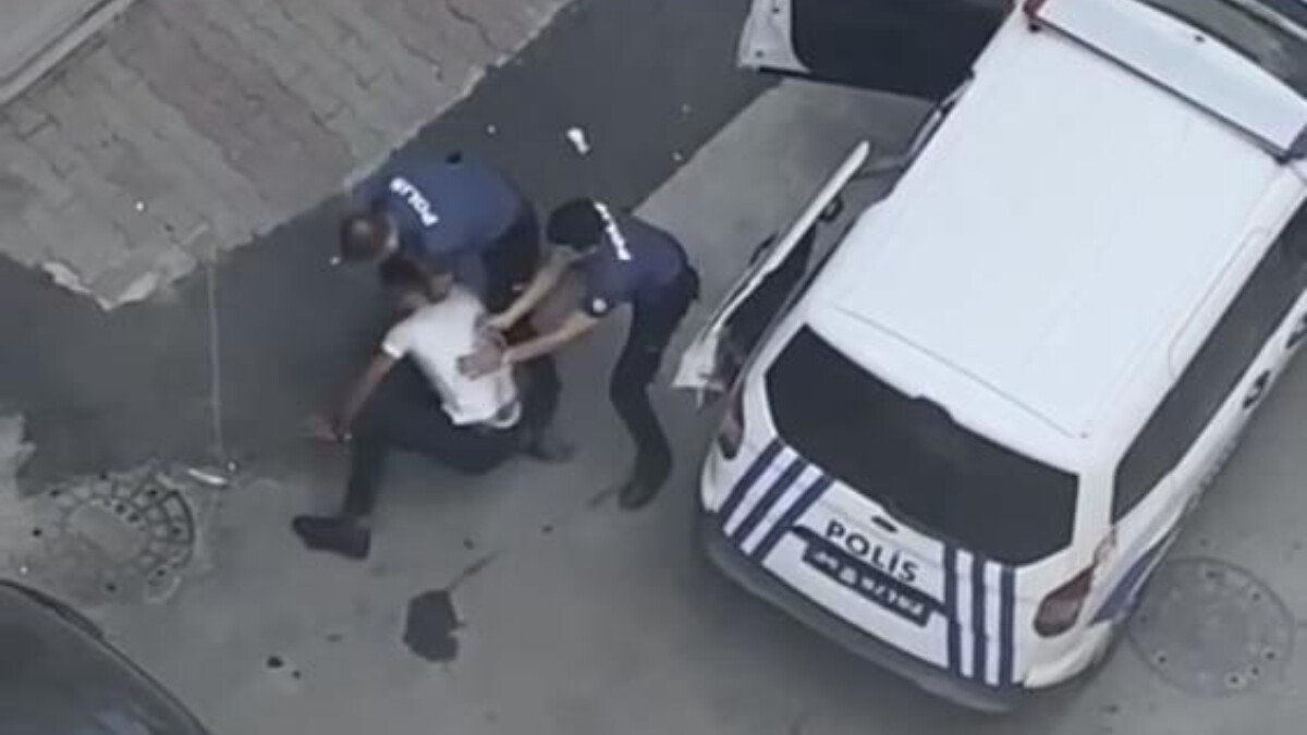 İstanbul’da polisten kaçan şüpheli yakalanınca yumruk atmaya çalıştı