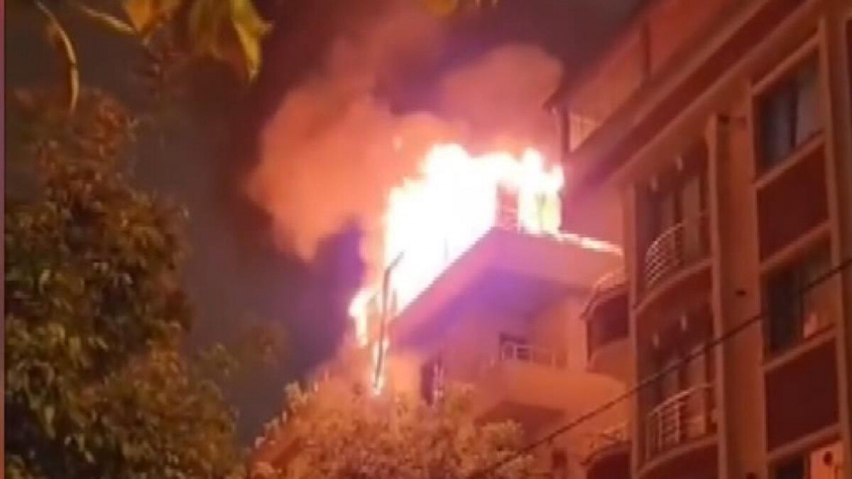 Çekmeköy’de yangın paniği: Çatı katını alevler sardı