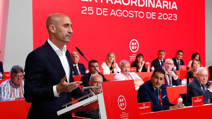 İspanya’da Rubiales istifa etmedi, ipler gerildi!