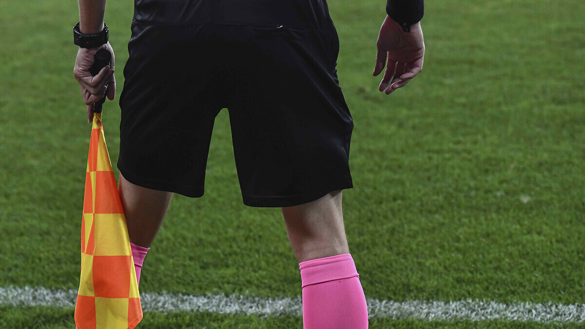 Hakemlerden flaş karar! Birçoğu düdük asmaya başladı