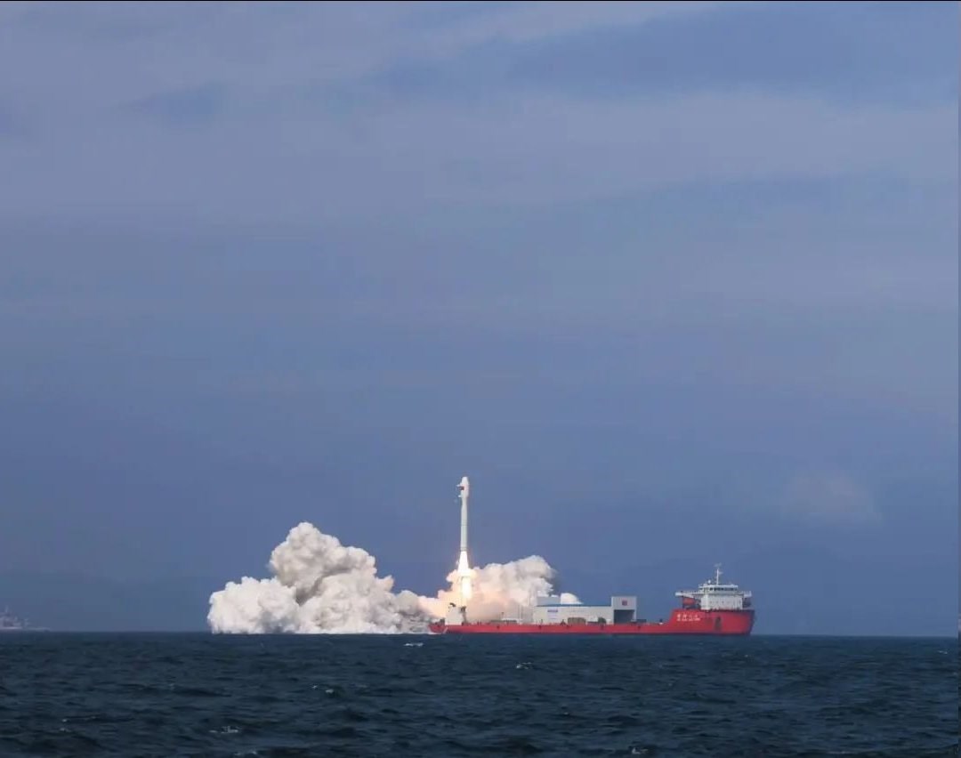 Çin, yapay zeka kontrollü dünyanın ilk hiper uydusunu fırlattı