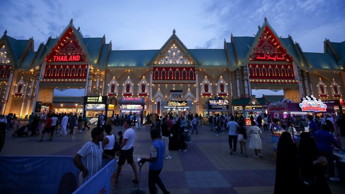 Dubai ziyaretçi rekoru kıran Global Köy, yine ilgi odağı