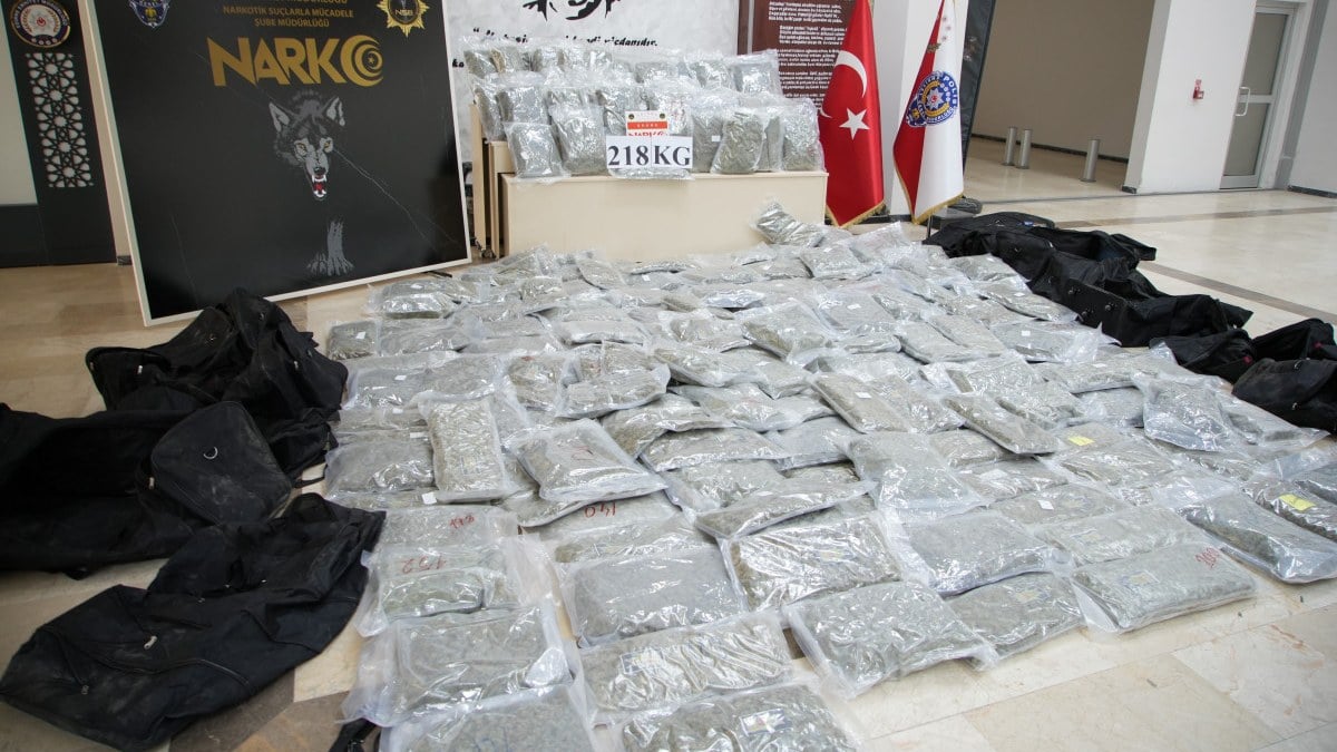 Edirne’ye valizler dolusu uyuşturucu sokacaklardı: 218 kilogram skunk ele geçirildi