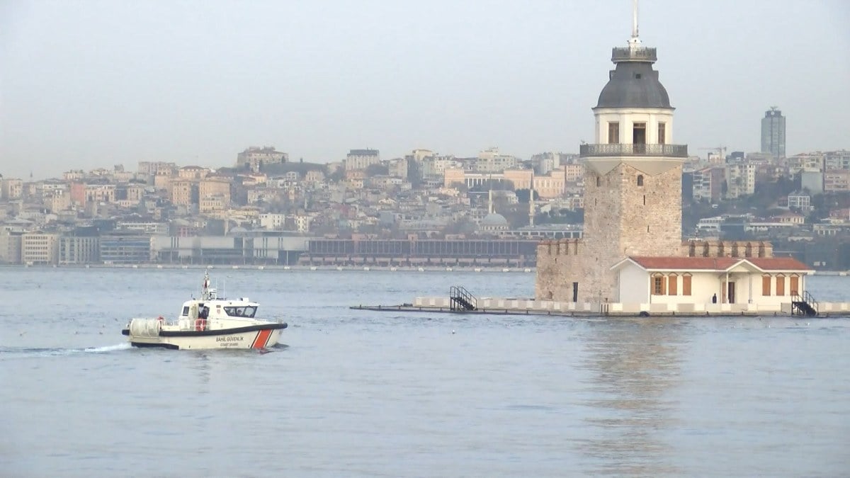 Üsküdar’da denizde yüzerken kaybolan kişi aranıyor