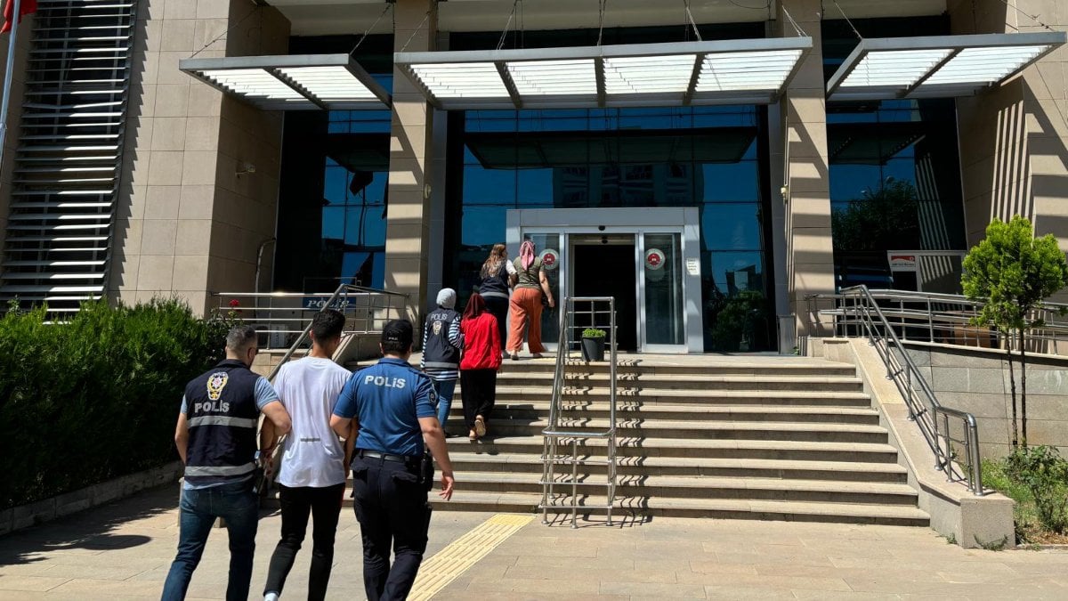 Adıyaman’da ehliyet sınavında kopya düzeneği ile yakalandı: 3 kişi gözaltında