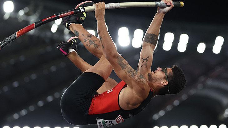 Ersu Şaşma sırıkla atlamada tarih yazdı! Madalya kazanan ilk Türk