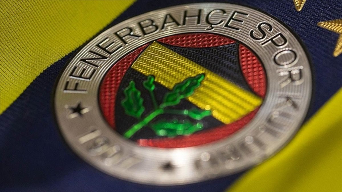 Fenerbahçe’de bir ayrılık daha! Resmen açıklandı…