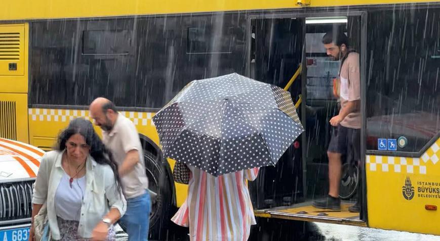 Meteoroloji uyarmıştı! İstanbul’da sağanak etkili oldu, Şile’de hortum oluştu