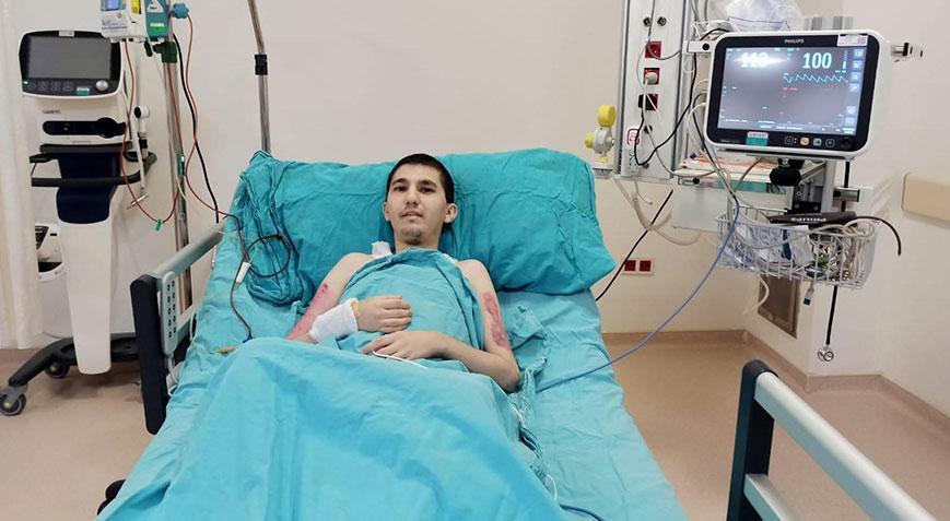 23 yaşındaki üniversiteli yangında yaralandı; 18 ameliyatla yaşama tutundu