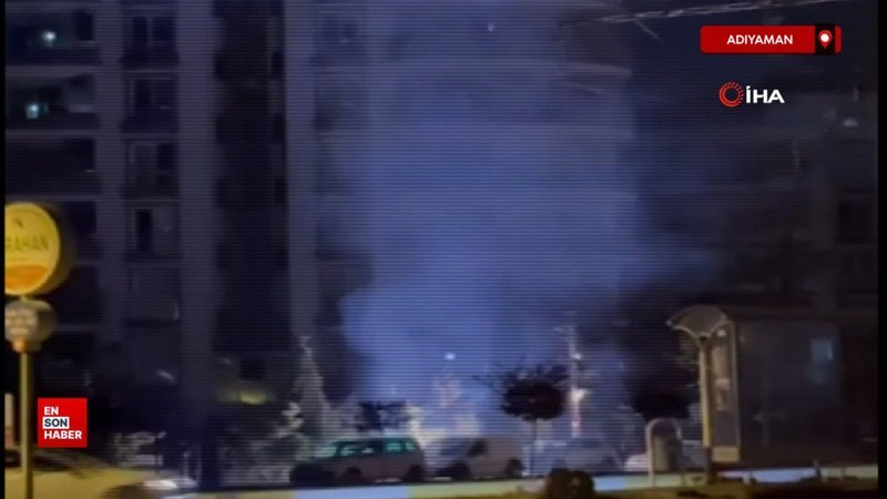 Adıyaman’da gecenin karanlığını, patlayan elektrik hattı aydınlattı