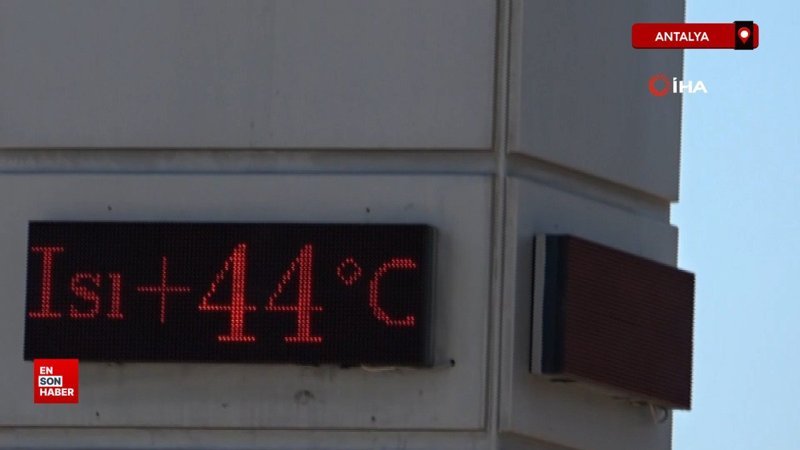 Antalya Ağustos ayının en sıcak günlerinden biri yaşanıyor