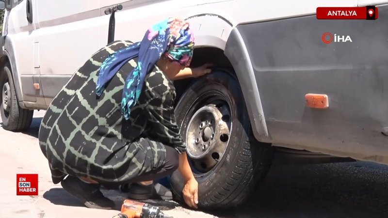 Antalya’da 25 yıldır lastik tamirciliği yapan kadın