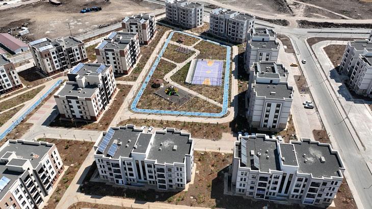 Bakan Kurum paylaştı: Depremzedeler yeni yuvalarına kavuşuyor