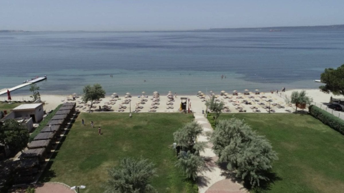 Bakanlık duyurdu: Emeklilere ücretsiz plaj hizmeti