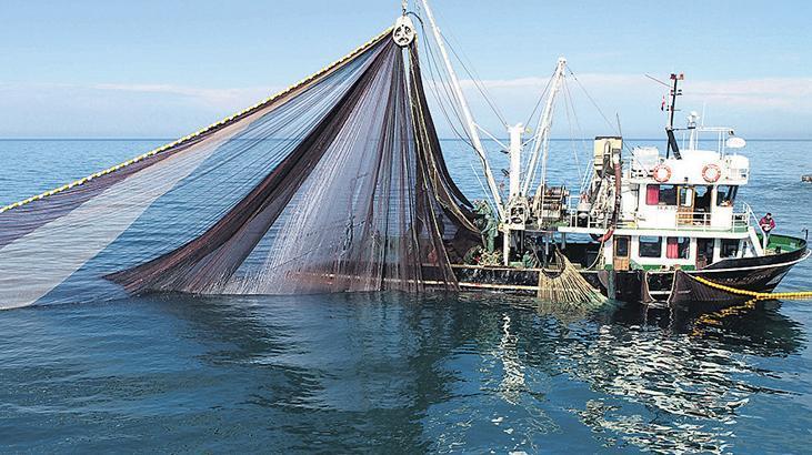 Balıkçılar denize ağlarını atmak için geri sayıma başladı