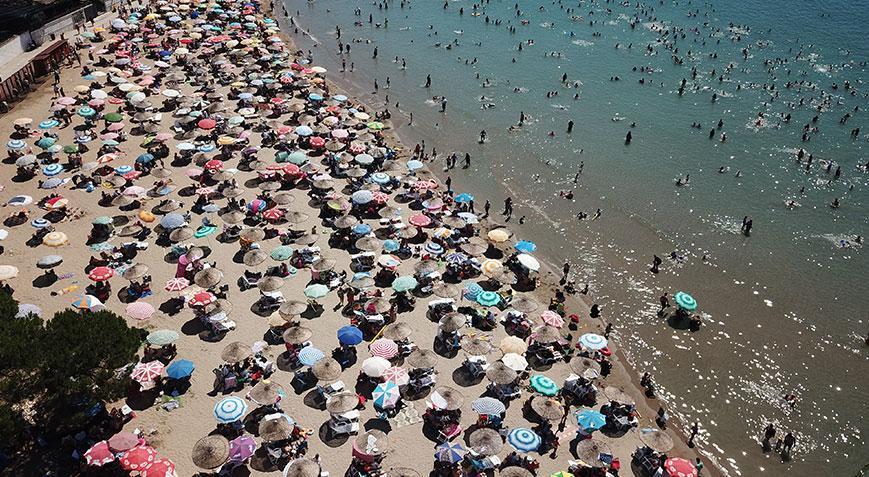 Burası ne Antalya ne de Akdeniz! Binlerce kişi denize girdi