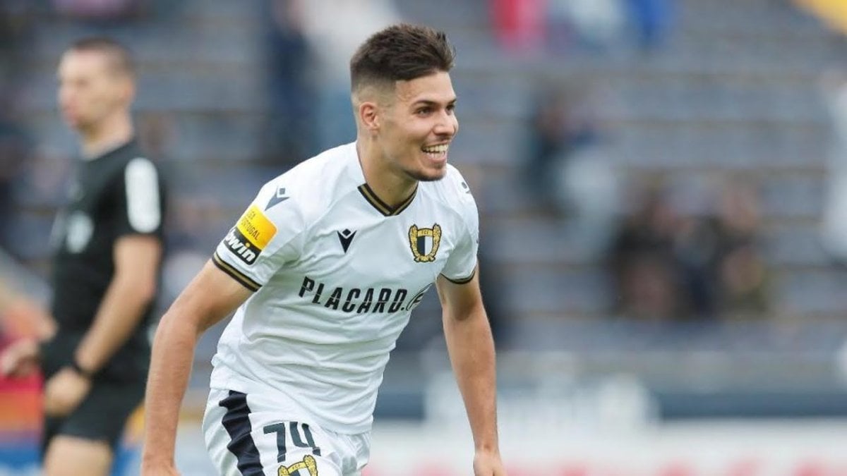 Galatasaray sol bek alıyor! Francisco Moura…