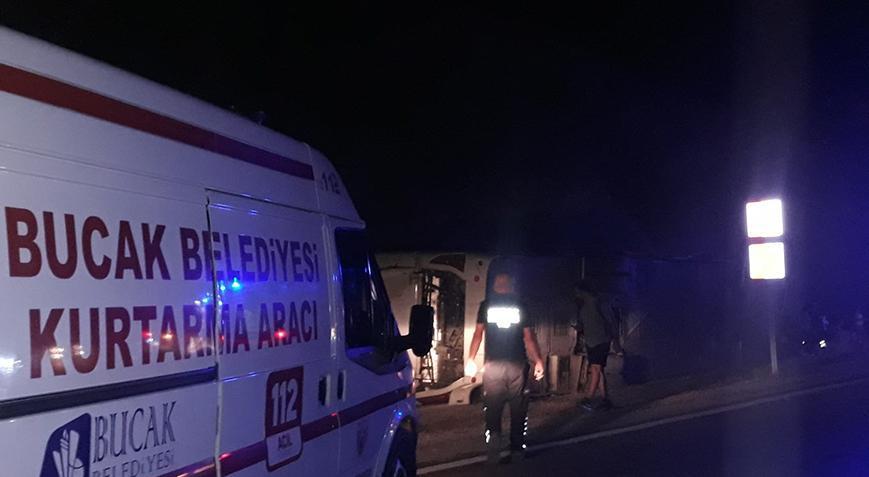 Isparta-Antalya karayolunda yolcu otobüsü devrildi! Yaralılar var