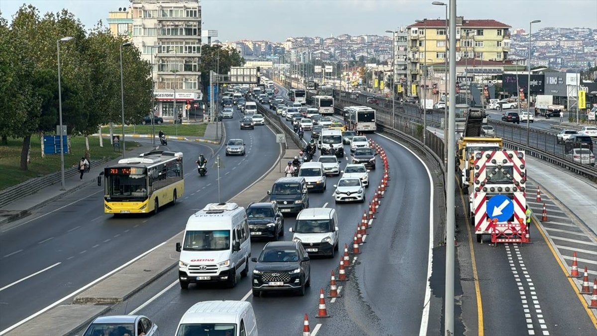 İstanbul’da metrobüs hattındaki çalışma trafik yoğunluğu oluşturdu