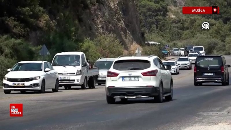 Muğla Fethiye’de tatilciler uzun araç kuyruğu oluşturdu