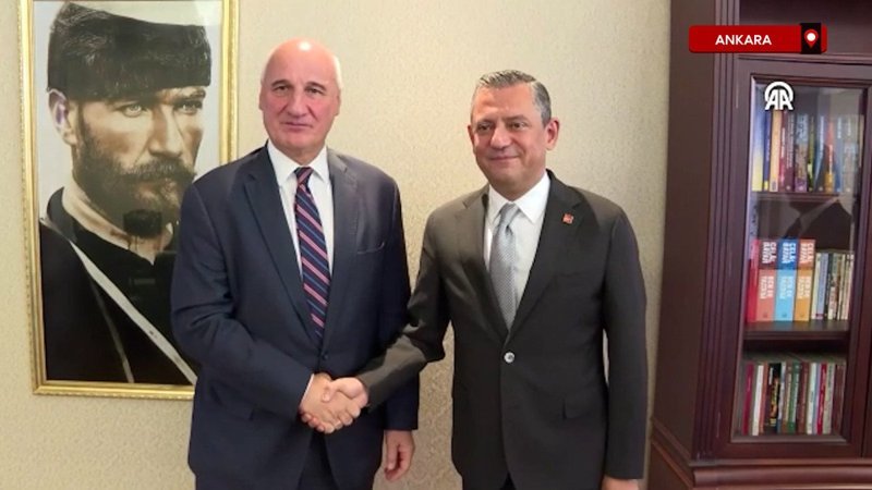 Özgür Özel, Yunan Büyükelçi Bizakis’i kabul etti