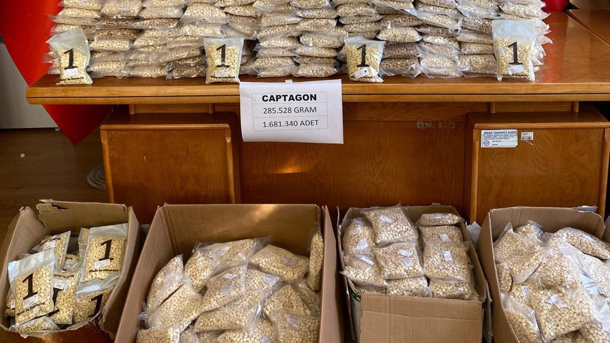 Taşucu ve Çeşme limanlarında uyuşturucu operasyonu