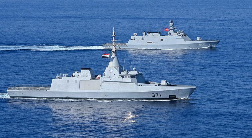 TCG Kınalıada korvetinden geçiş eğitimi