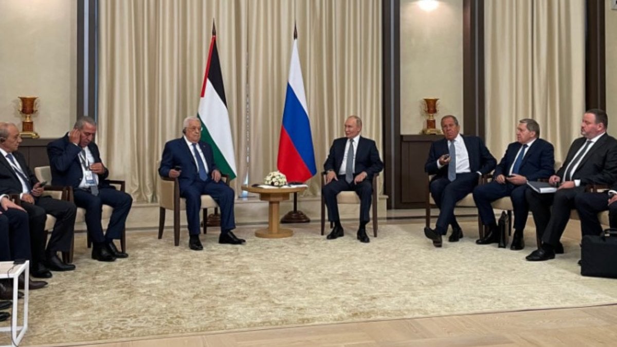 Vladimir Putin, Mahmud Abbas’ı kabul etti