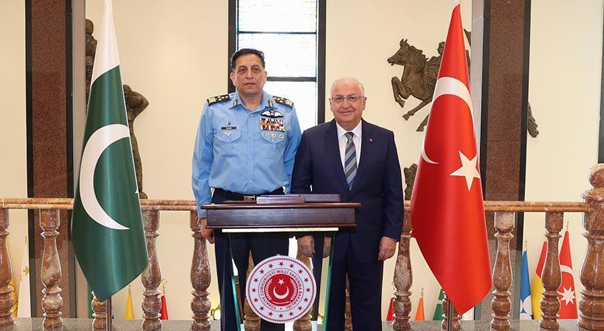 Bakan Güler Pakistan Hava Kuvvetleri Komutanı Orgeneral Sidhu’yu kabul etti