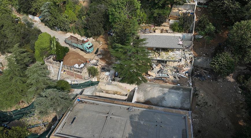 Vaniköy’de izinsiz inşaattaki ruhsatsız ve kaçak yapıların yıkımına ara verildi