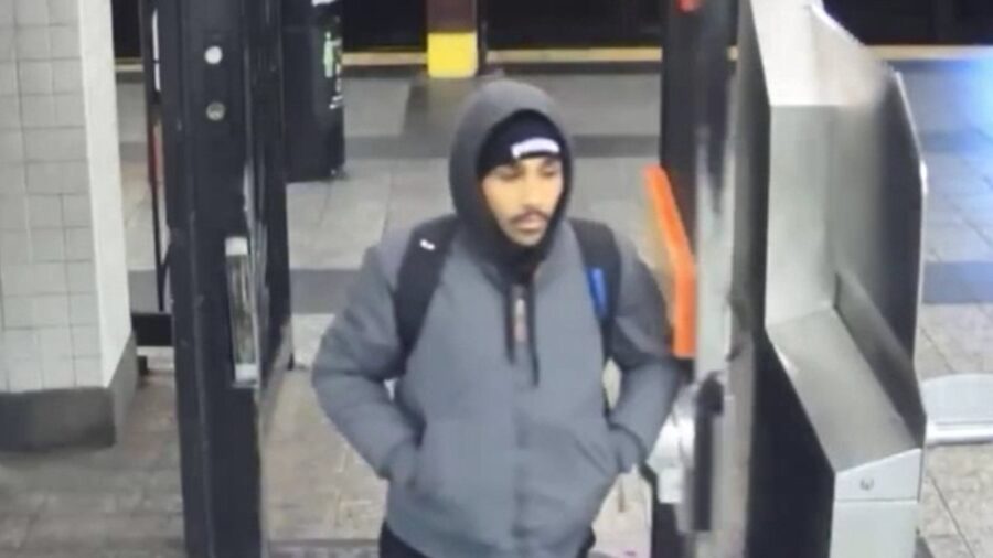 New York’ta metroda uyuyan yolcu yakılmak istendi