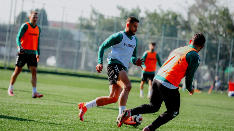 Sakaryaspor sahada da yönetimde de zor günler yaşıyor