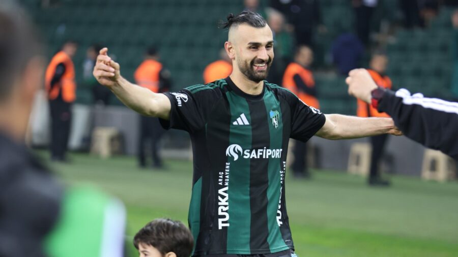 Serdar Dursun üç puanı göbek atarak kutladı