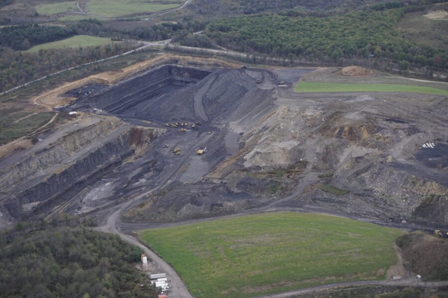 Atıl kömür madeni artık 30 bin eve temiz güneş enerjisi sağlıyor