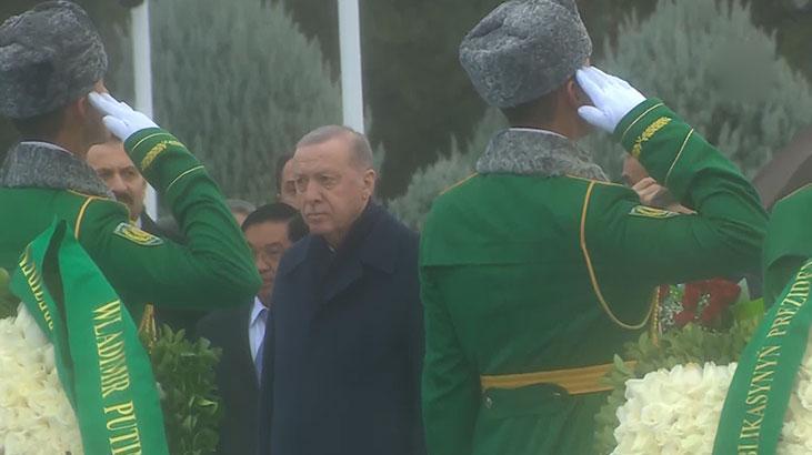 Erdoğan, Türkmenistan’da Tarafsızlık Anıtı’na çelenk koyma törenine katıldı